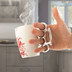TAZA SANGRIENTA CON PUÑO AMERICANO GADGET AND GIFTS